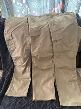 (3) women’s LAPG size 20REG cargo pants